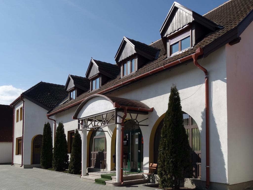 Prince Hotel Miercurea Ciuc Exteriör bild